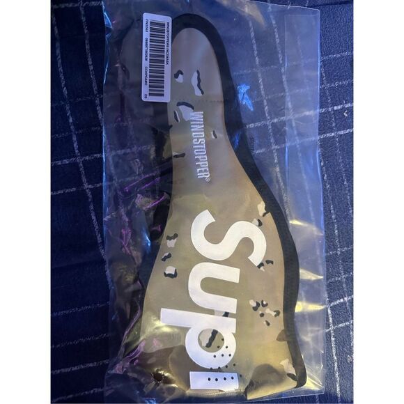Supreme WINDSTOPPER Facemask
“Chocolate Chip camo” - Picture 3 of 4